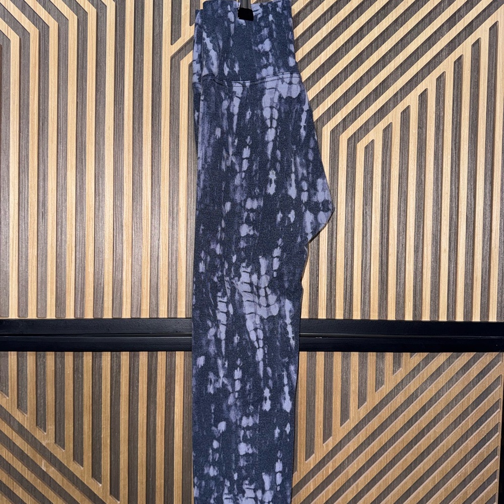Old Navy Active Black Tie-Dye Leggings